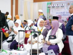 Tiba di Tanah Air, Pemko Medan Sambut Kedatangan 360 Jemaah Haji asal Kota Medan