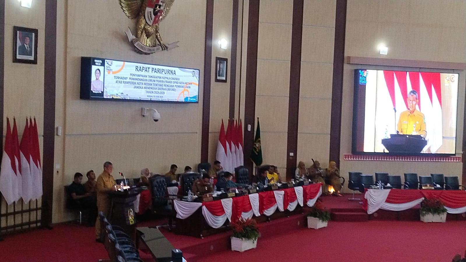 Rapat Paripurna DPRD Medan, Rico Wass Menanggapi Pertanyaan Fraksi PKS