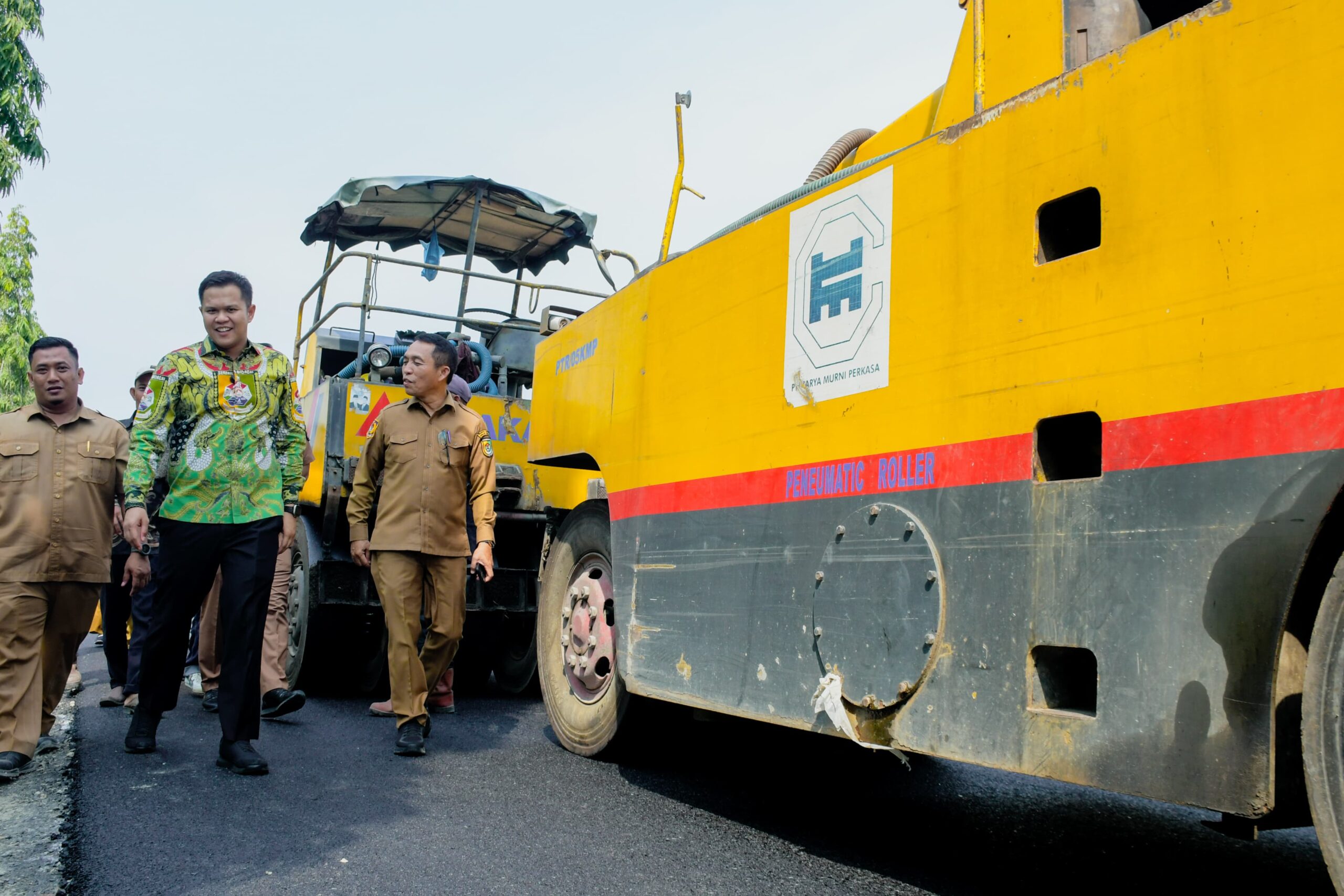Wabup Adlin Tambunan Tinjau Pembangunan Jalan dan Foodcourt di Perbaungan