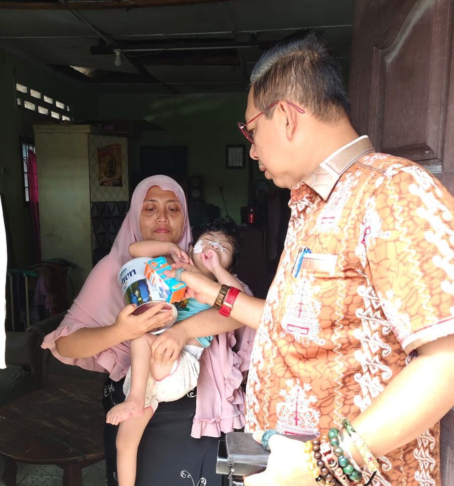 Hari Lahir Pancasila, Ketua DPRD Kota Medan Berikan Susu dan Vitamin Gratis Bagi Balita Stunting