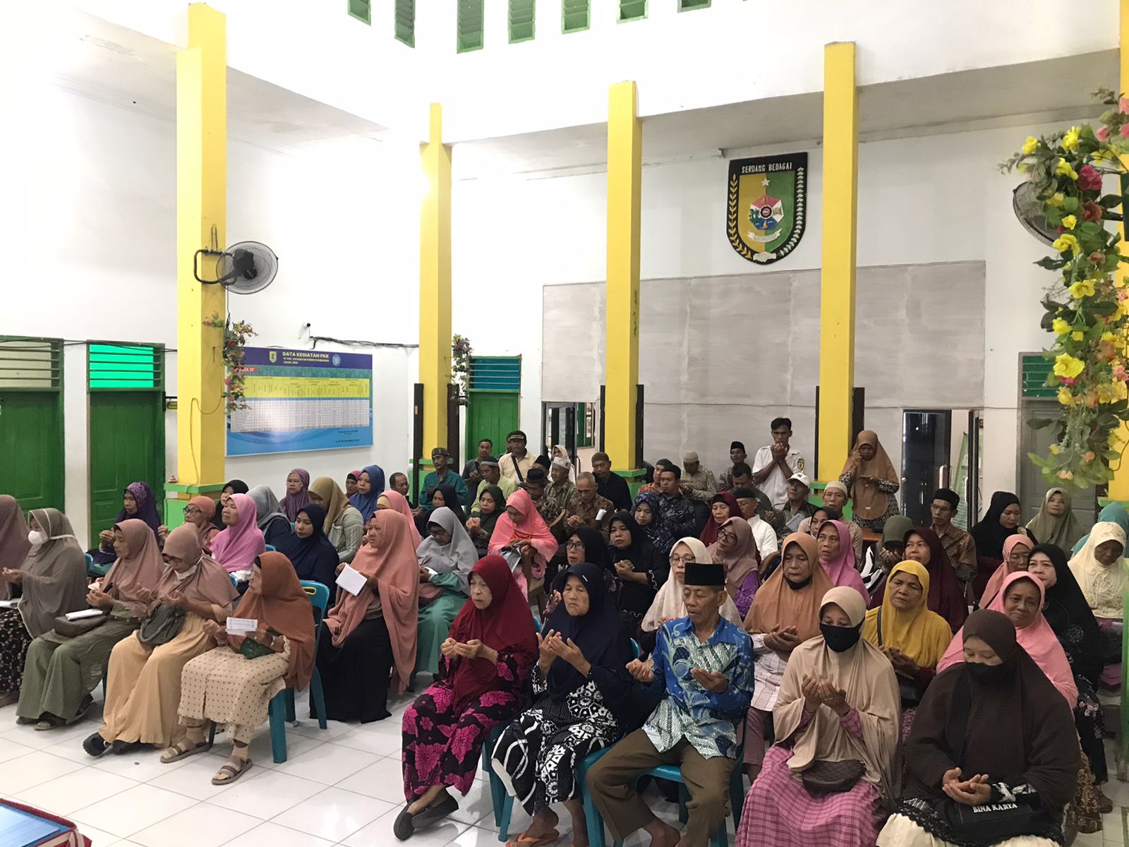 Pemkab Sergai dan BAZNAS Salurkan Insentif kepada 179 Guru Mengaji dan Bilal Mayit di Tebing Syahbandar