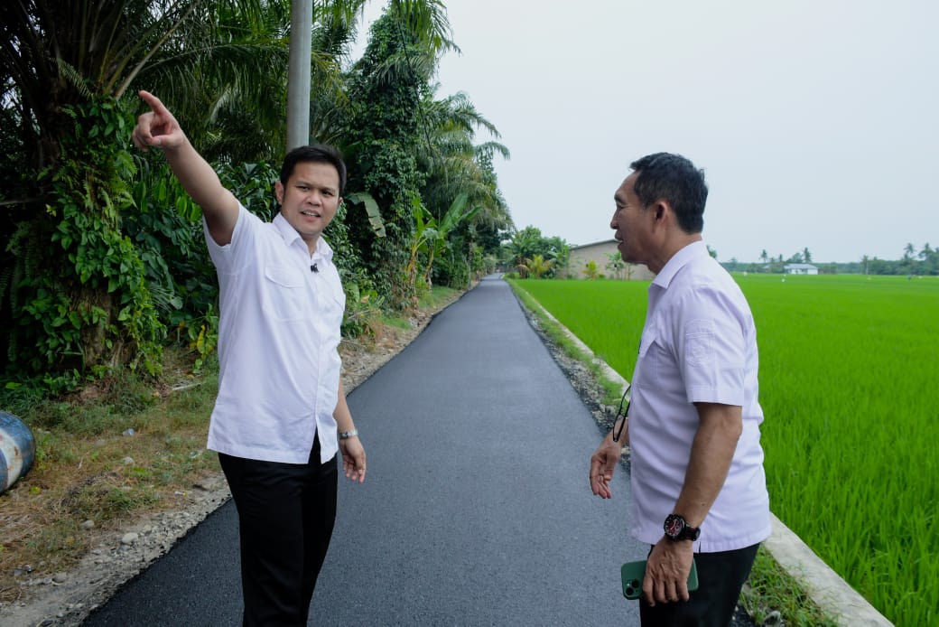 Tinjau Jalan di Dolok dan Tebing, Wabup Adlin: Anggaran Difokuskan untuk Infrastruktur