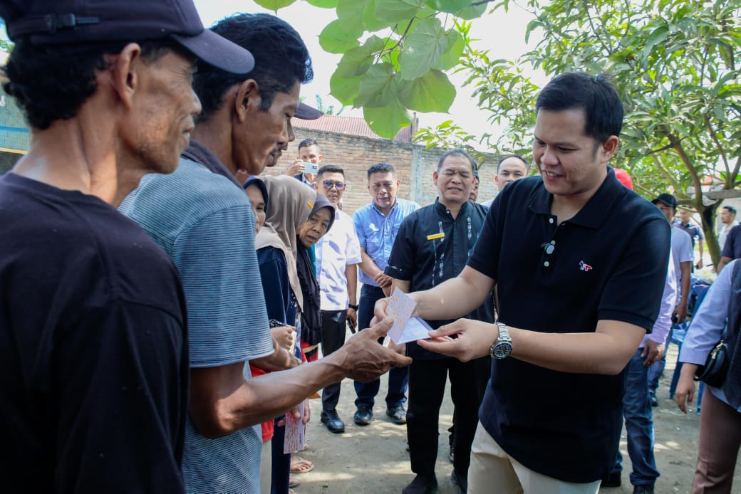 Pemkab Sergai Salurkan Bantuan Kemensos untuk 68 KK Korban Angin Puting Beliung