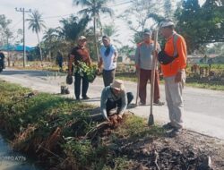 Jumat Bersih, Kades Misdi dan Mahasiswi Gotong Royong Bersihkan Lingkungan di Pematang Cermai