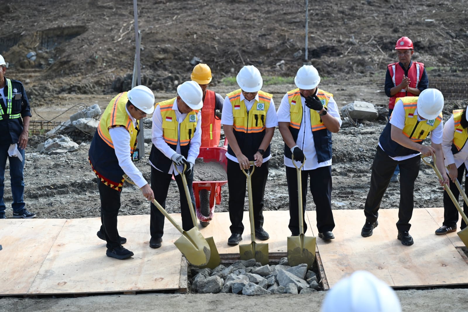 Wagub Sumut Bersama Menkes Lakukan Groundbreaking RSUD Pratama di Nibar