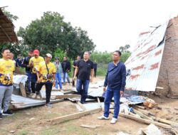 Bupati Darma Wijaya Tegaskan Pemkab Akan Maksimal Bantu Warga Korban Puting Beliung