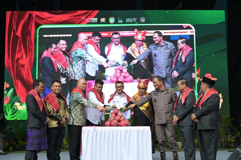 Buka Festival Pesta Bunga dan Buah Tanah Karo 2025, Kehsdiran Bobby Nasution Disambut Meriah