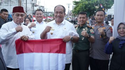 Merah Putih Dibagikan di Jalanan Asahan, Bupati: Jangan Sampai Simbol Negara Kalah dari Bendera Fiksi