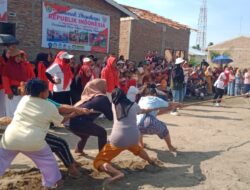 Lomba Tarik Tambang Pemdes Petaring Meriahkan HUT RI ke-80, Tim PSGR Putri Juara I