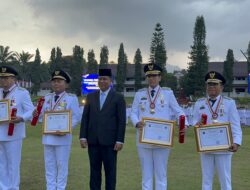 Rico Waas dan Zakiyuddin Dianugerahi Penghargaan Kartika Pamong Praja Muda dan Alumni Kehormatan Pendidikan Tinggi Kepamongprajaan