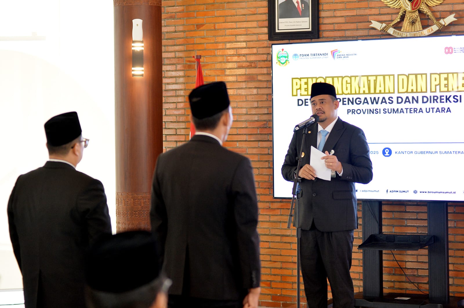 Gubsu Lantik Dewas PD AIJ dan Dua Direksi Perumda Tirtanadi Tekankan Soal Pelayanan Masyarakat dan Investor