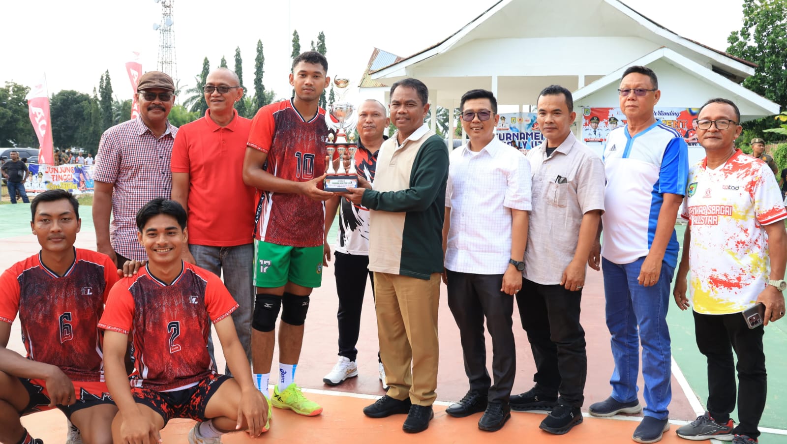 Bupati Tutup Turnamen Voli U-22 Piala PBVSI Sergai 2025, Sei Rampah Jadi Juara