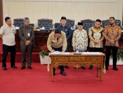 Rico Waas Tandatangani Nota Kesepakatan KUA dan PPAS Rancangan P.APBD TA 2025