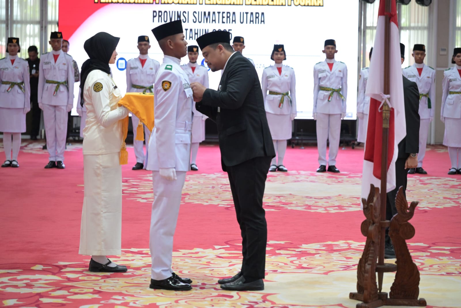 Sambut HUT RI Ke 80, Bobby Nasution Kukuhkan Paskibraka Sumut 2025