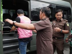 Tersangka Dugaan Korupsi Penyaluran Kredit Pada PT.Bank Sumut Cabang Melatihnya Diserahkan Ke Jaksa Penuntut Umum