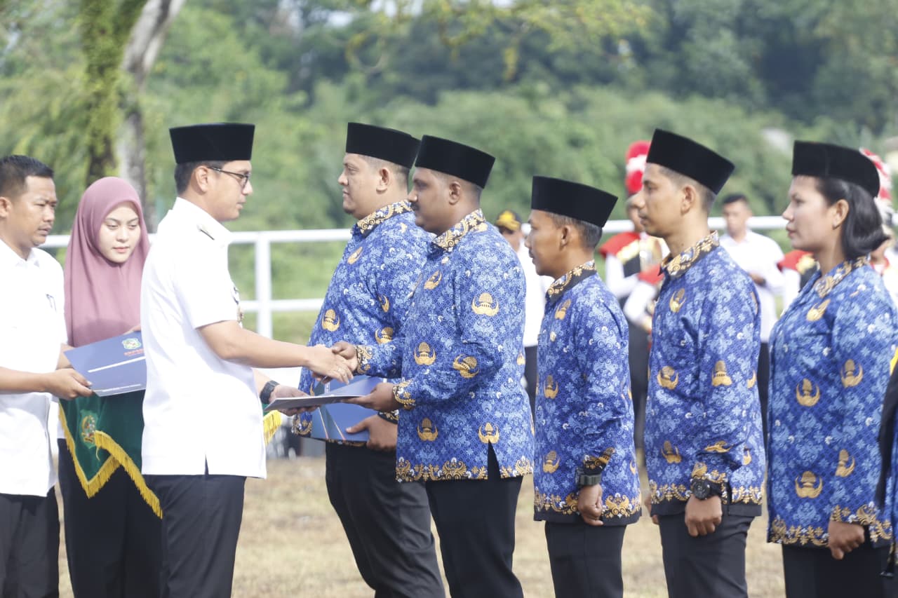 Serahkan SK PPPK, Rico Waas Tekankan Pentingnya Aparatur Profesional, Berintegritas dan Berorientasi Pada Pelayanan Publik