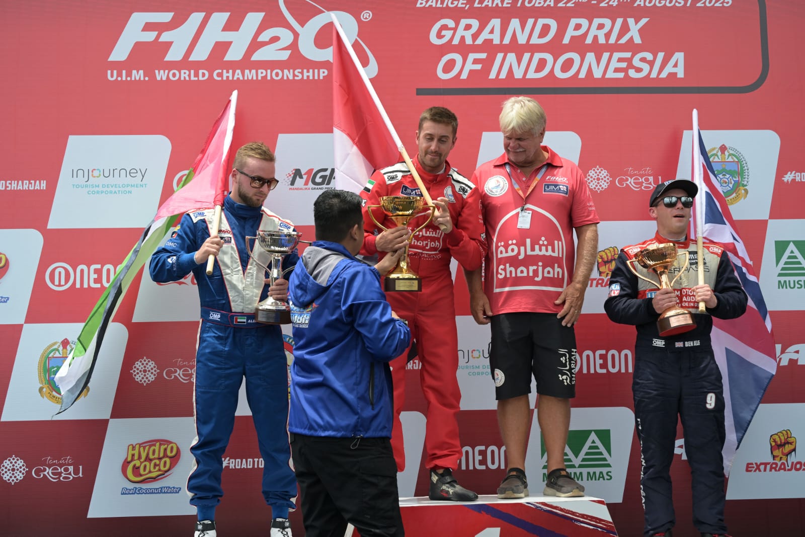 Serahkan Trofi Juara F1 Powerboat Indonesia, Bobby Nasution Optimis Tahun Depan Makin Baik