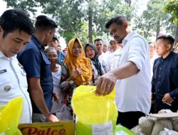 Bobby Nasution Turunkan Harga Produk Pangan Saat Tinjau Pasar Murah
