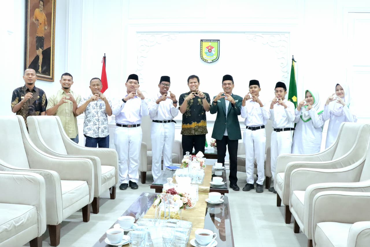 Wabup Adlin Ajak Generasi Muda Sergai Berprestasi dan Menjaga Nilai Kebangsaan
