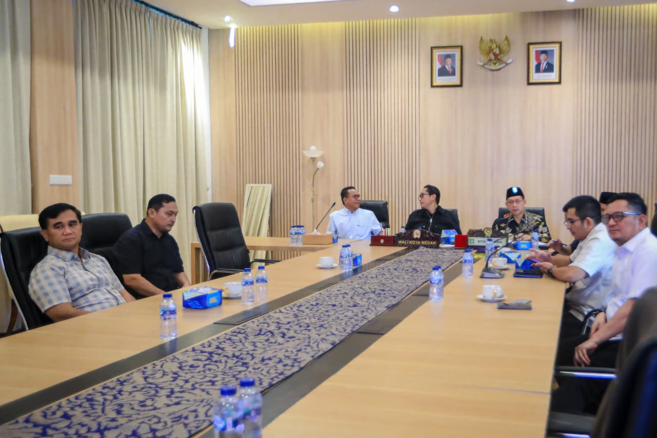 Paripurna DPRD Medan, Rico Waas Ikuti dan Dengarkan Pemandangan Umum Fraksi-fraksi Atas Ranperda Perubahan APBD Secara Daring