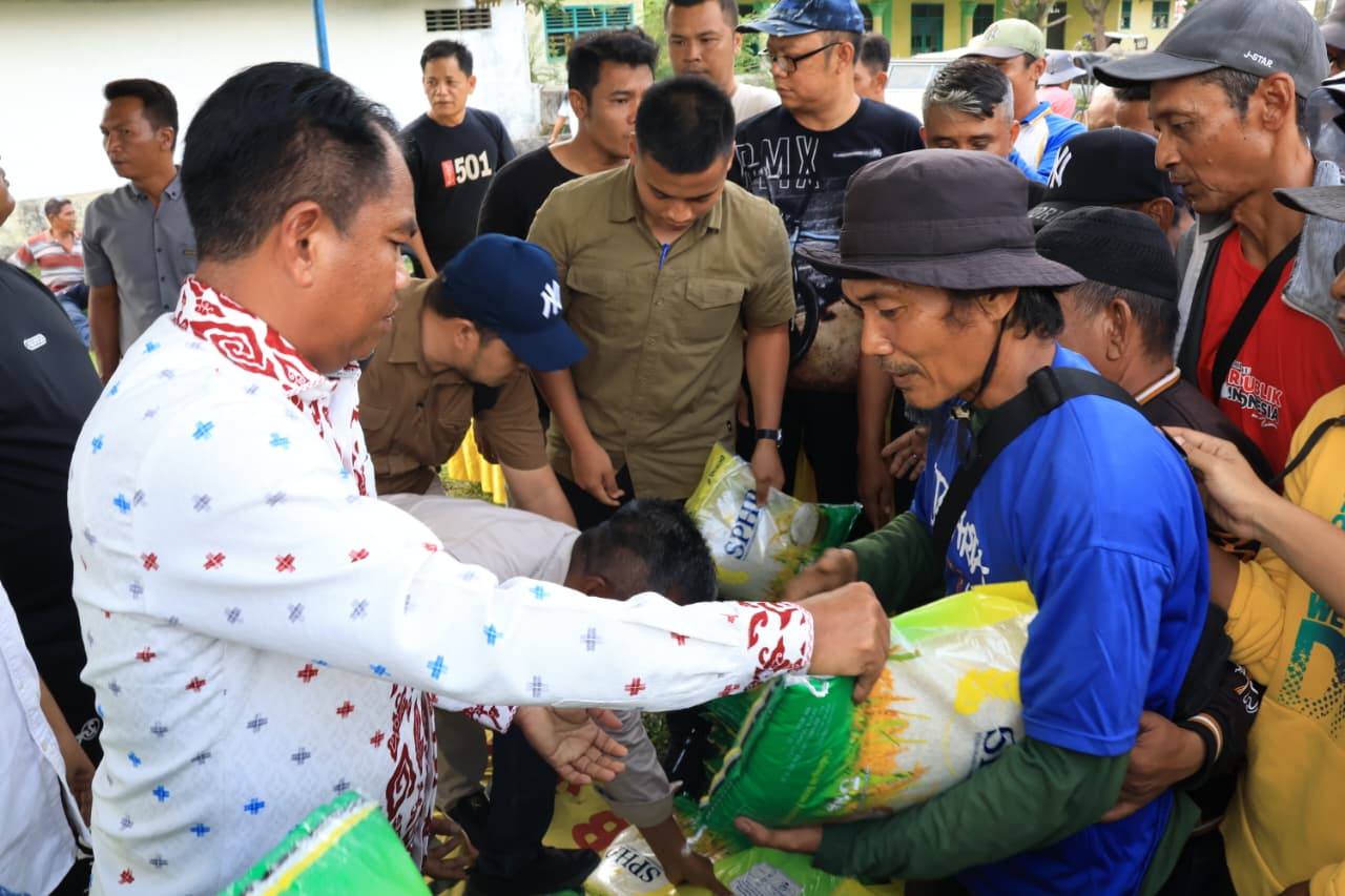 Bupati Sergai Salurkan Sembako untuk Pengemudi Ojek dan Betor di Sei Bamban