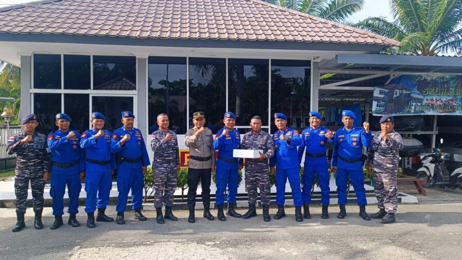 Polres Asahan Memberikan Ucapan Selamat HUT TNI- AL ke-80 di Lanal TBA