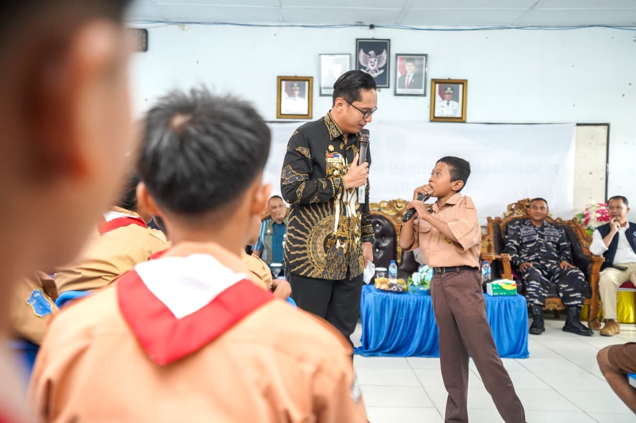 Layaknya Seorang Ayah, Rico Waas Beri Motivasi Pada Siswa Untuk Gapai Cita-Cita dan Jauhi Narkoba