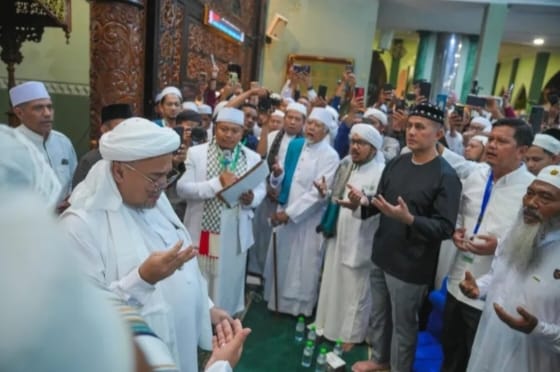 Di Masjid Al-Musannif, Habib Rizieq Shihab dan Musa Rajekshah Ajak Masyarakat Doakan Presiden Prabowo