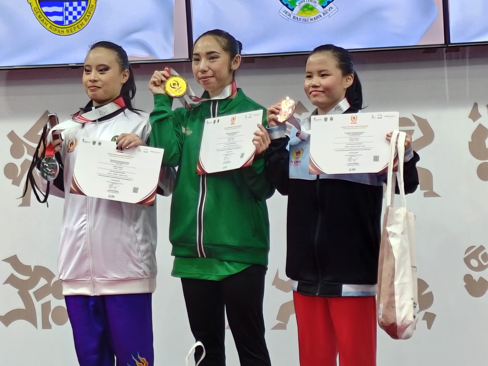 Curi Perhatian, Kelly Raih Perunggu Dari Gun Shu 1 Curi Perhatian, Kelly Raih Perunggu Dari Gun Shu