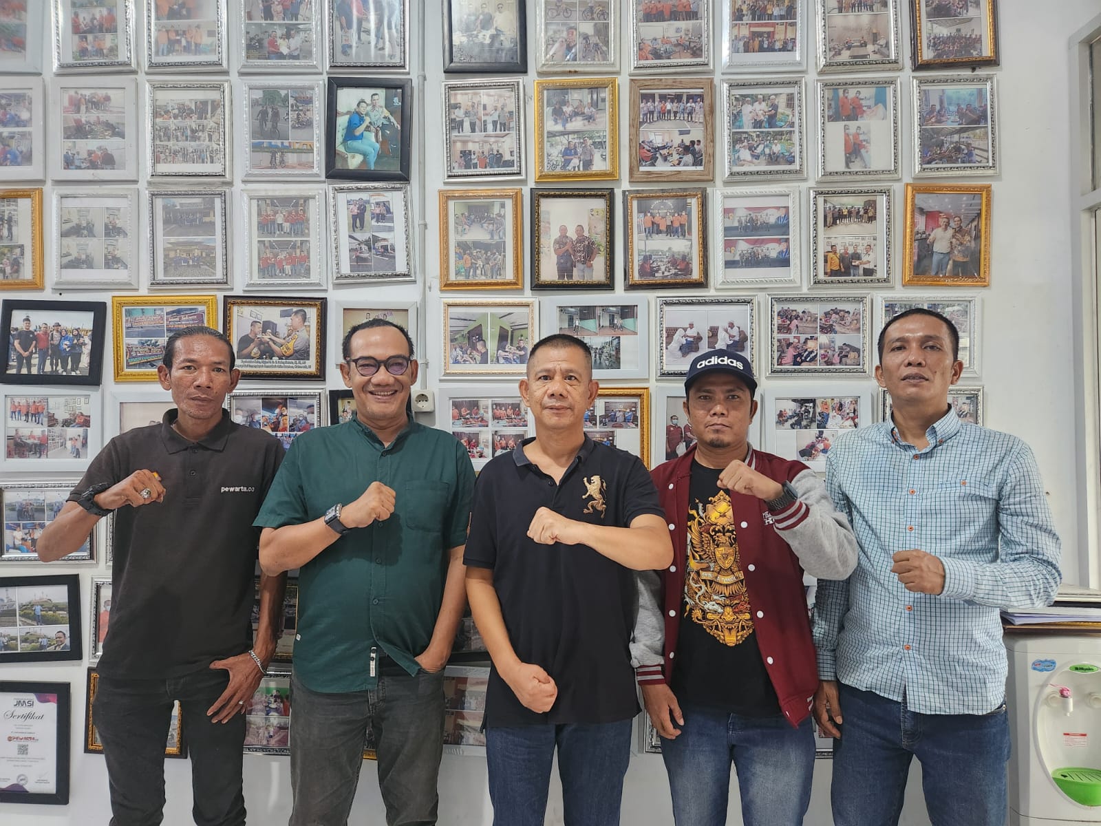 Program Jumat Barokah Berbagi Pewarta Polrestabes Medan Jalin Kebersamaan