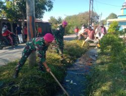 Pemdes Petaring Ajak Warga Gotroy Bersihkan Parit di HUT TNI Ke-80