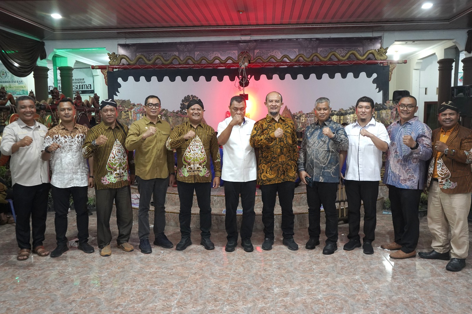 Meski cuaca kurang bersahabat, masyarakat tetap memadati area lapangan PSBD Asahan ke -6 untuk menikmati beragam pertunjukan khas Jawa