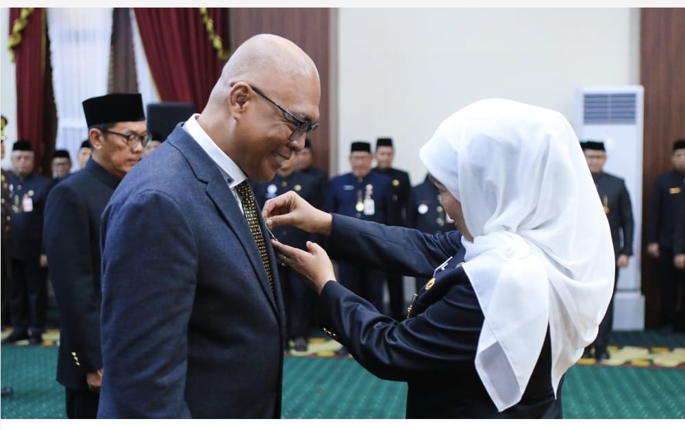 Ketua Umum PWI Pusat Akhmad Munir Terima Lencana Kehormatan Bergengsi Provinsi Jawa Timur