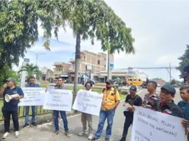 Kapolsek Patumbak Copot Dan Tangkap Penganiaya Dua Wartawan Peliput Aksi di PT. Universal Gloves