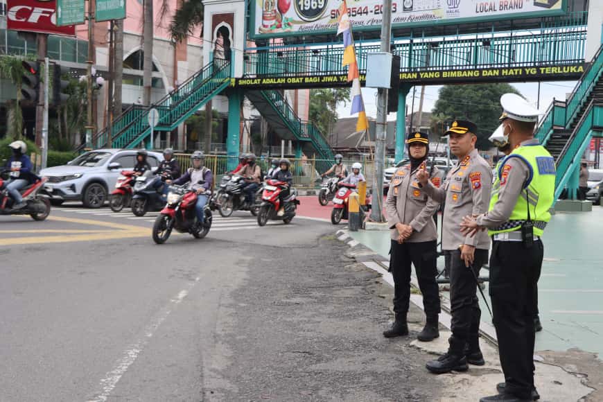 Kapolrestabes Medan Tinjau Langsung Pengaturan Lalin di Simpang Mesjid Raya