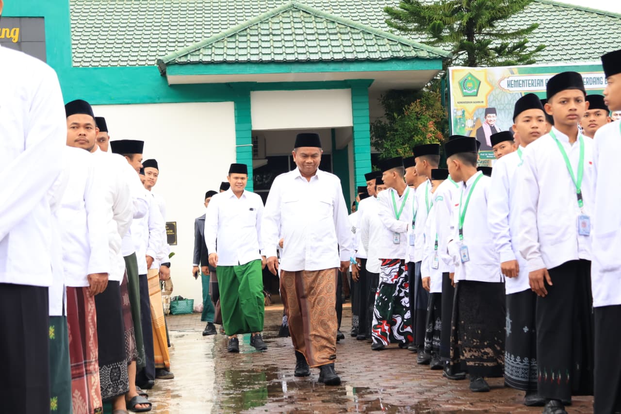 Upacara Hari Santri Nasional di Sergai Berlangsung Khidmat di Tengah Hujan Rintik