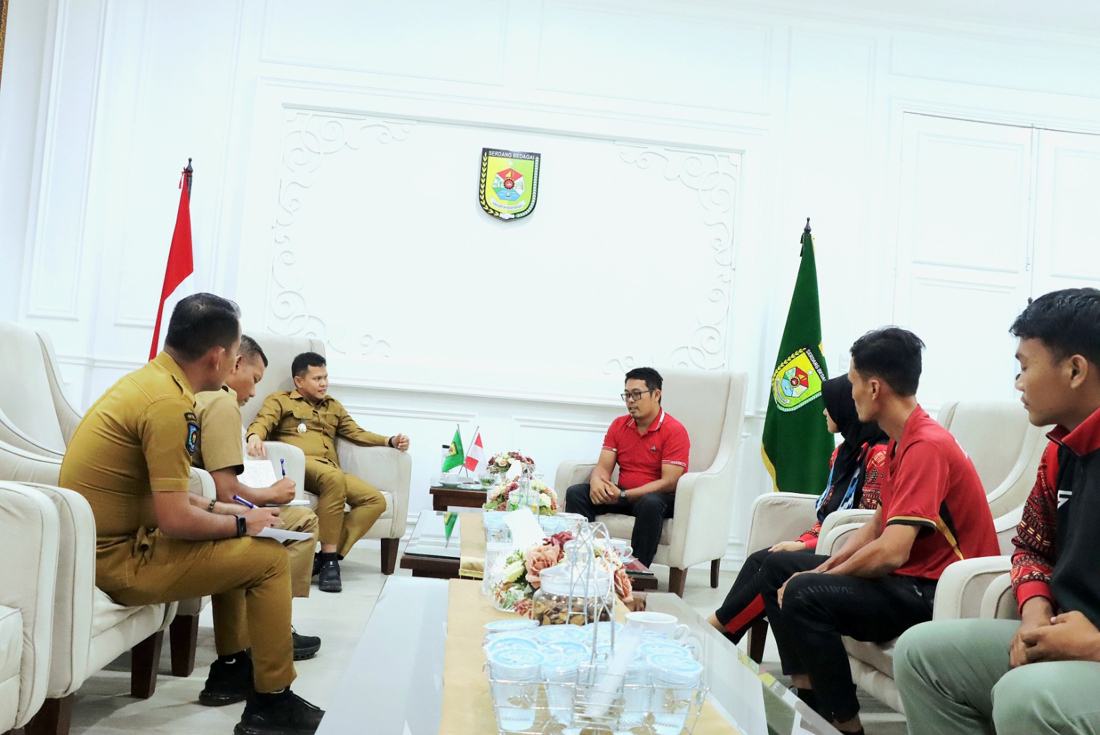 Wabup Sergai Terima Tiga Kelompok Audiensi, Bahas Pendidikan, Prestasi Atlet, dan Peran Pemuda