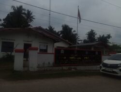 Miris!Bendera Merah putih di Kantor Desa Tanah Rakyat berlumut dan sobek berkibar