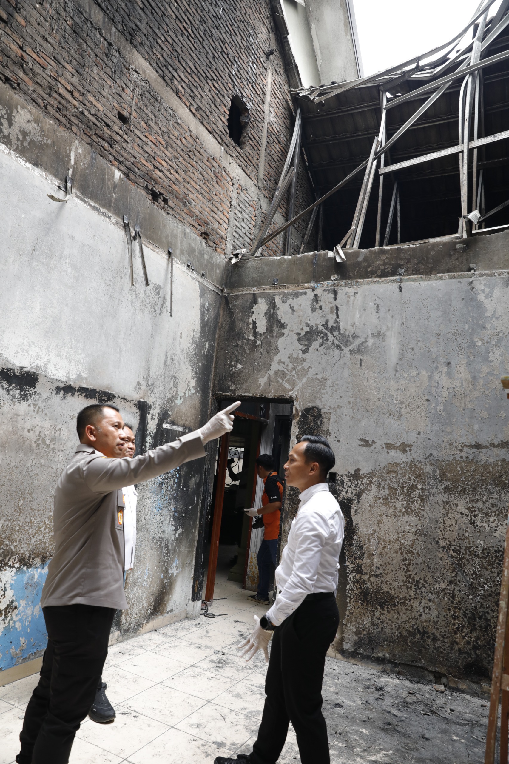 Kapolrestabes Medan Pimpin Penyelidikan Lanjutan Kebakaran Rumah Hakim Tipikor PN Medan