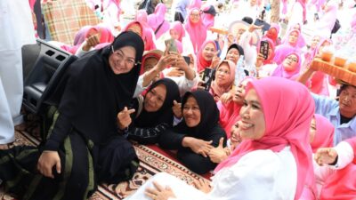 Belasan Ribu Jamaah Padati Pantai Cermin, Ustadzah Aisah Dahlan Cerahkan Tabligh Akbar MTMD Sergai
