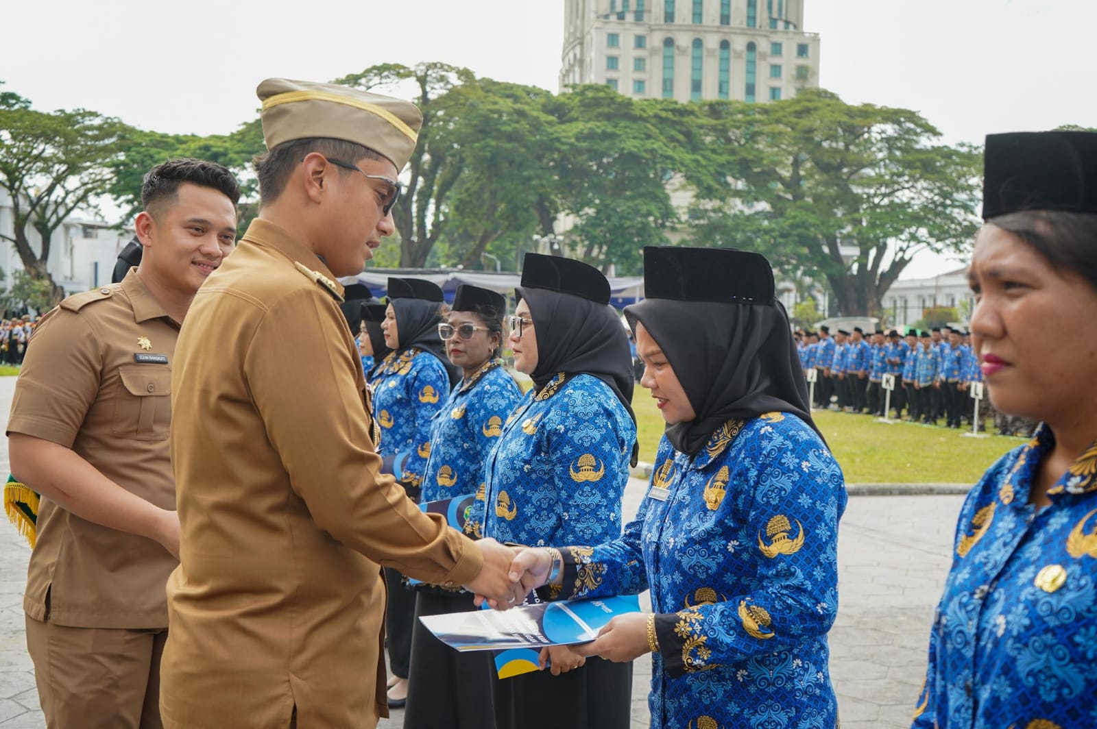 Rico Waas Serahkan 8.533 SK PPPK Paruh Waktu Pemko Medan