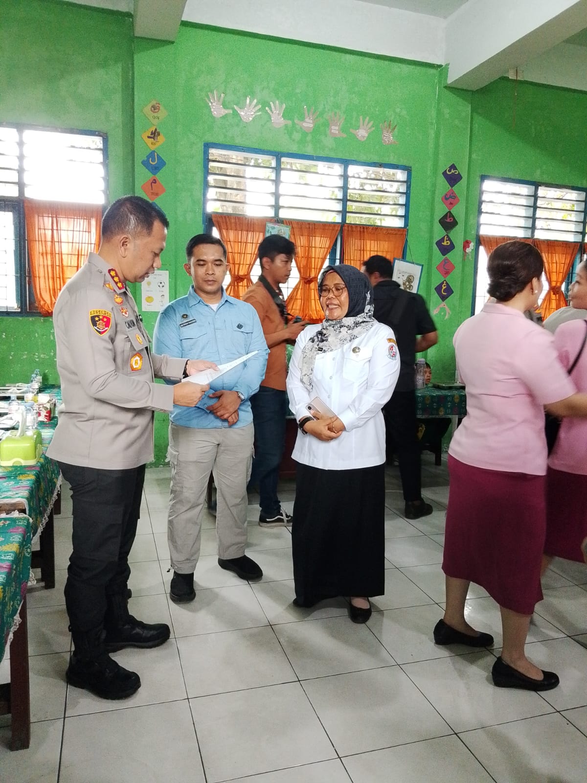 Jean Calvijn Simanjuntak Terharu Dan Bangga Pada Siswa-siswi SDN 106162 Desa Medan Estate 4 Jean Calvijn Simanjuntak Terharu Dan Bangga Pada Siswa-siswi SDN 106162 Desa Medan Estate