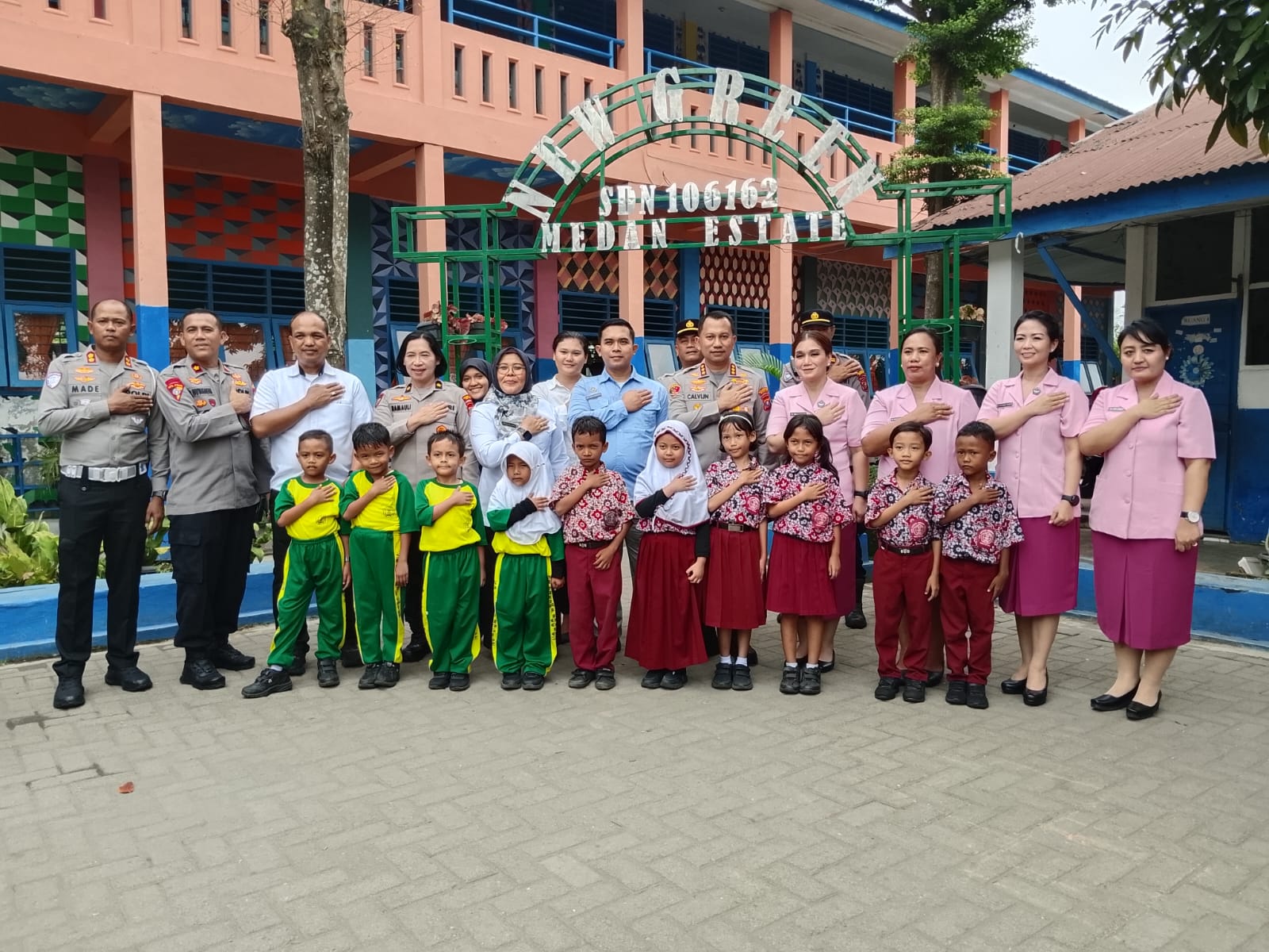 Jean Calvijn Simanjuntak Terharu Dan Bangga Pada Siswa-siswi SDN 106162 Desa Medan Estate