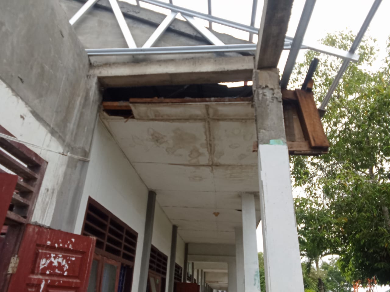 Kepsek SMAN 1 Simpang Empat Asahan Terkesan Menghindar Saat Hendak Dikonfirmasi