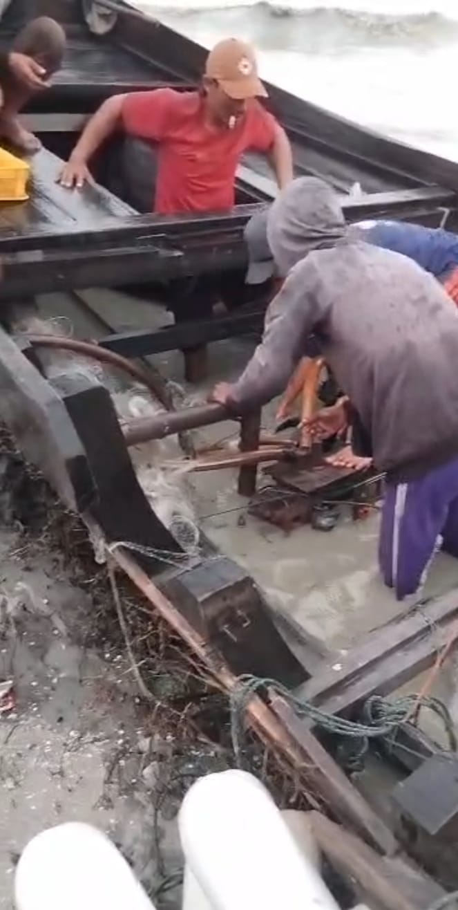Empat Nelayan Langkat Terombang-Ambing Empat Hari, Sampan Pecah Dihantam Gelombang Besar