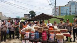 235 Jiwa Korban Banjir Hamdan Terima Bantuan dari Wakapolda Dan Kapolrestabes Medan 7 235 Jiwa Korban Banjir Hamdan Terima Bantuan dari Wakapolda Dan Kapolrestabes Medan