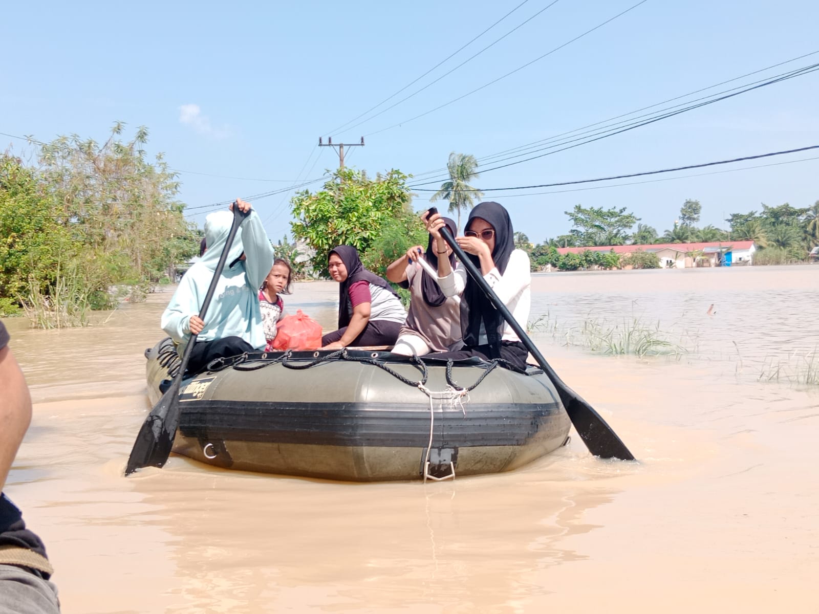 Tanggul Jebol, Banjir Meluas di Sergai: 18.331 Rumah Terendam, BPBD Kerahkan 27 Perahu Evakuasi