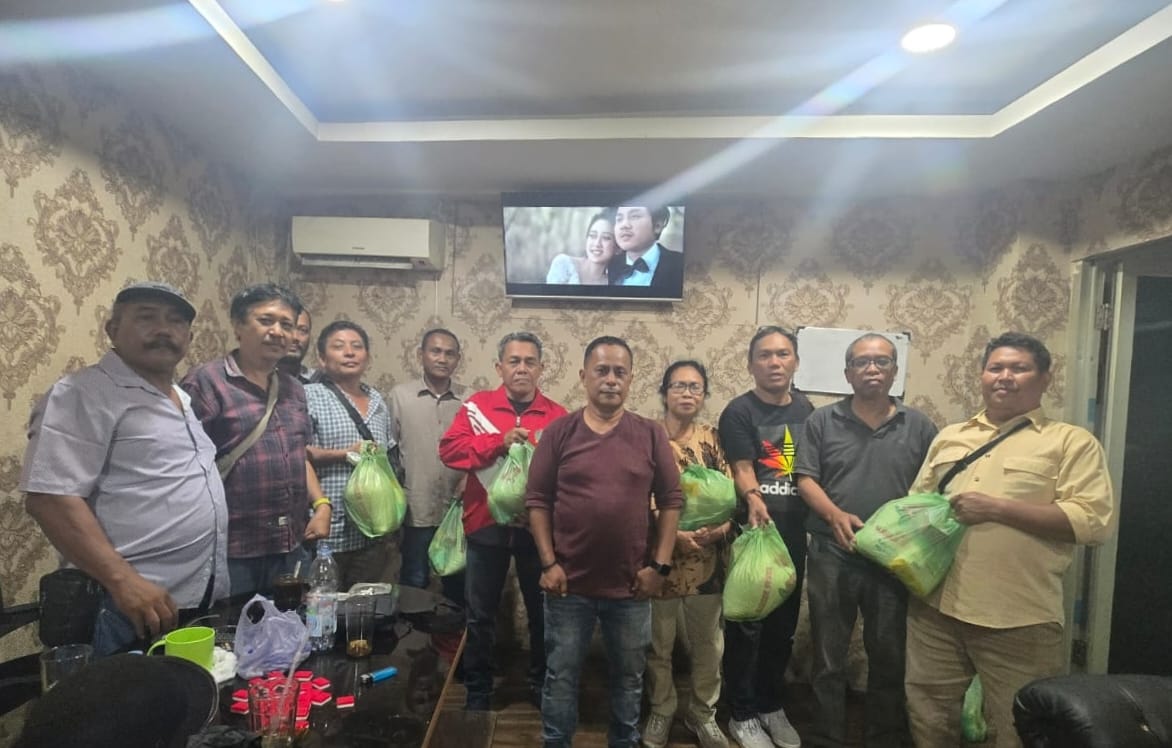 Said Asegaf Beri Bantuan Sembako Ke Wartawan Unit DPRD Medan Terdampak Banjir