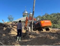 Brimob Sumut Lakukan Pembersihan Rumah Ibadah Hingga Pemasangan Starlink Untuk Warga Garoga