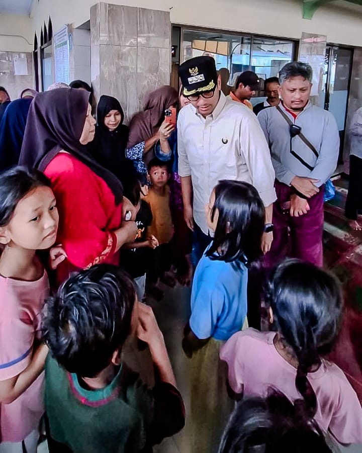 Rico Waas Tinjau Warga Terdampak Banjir di Harjosari II, Pastikan Kebutuhan Pengungsi Terpenuhi